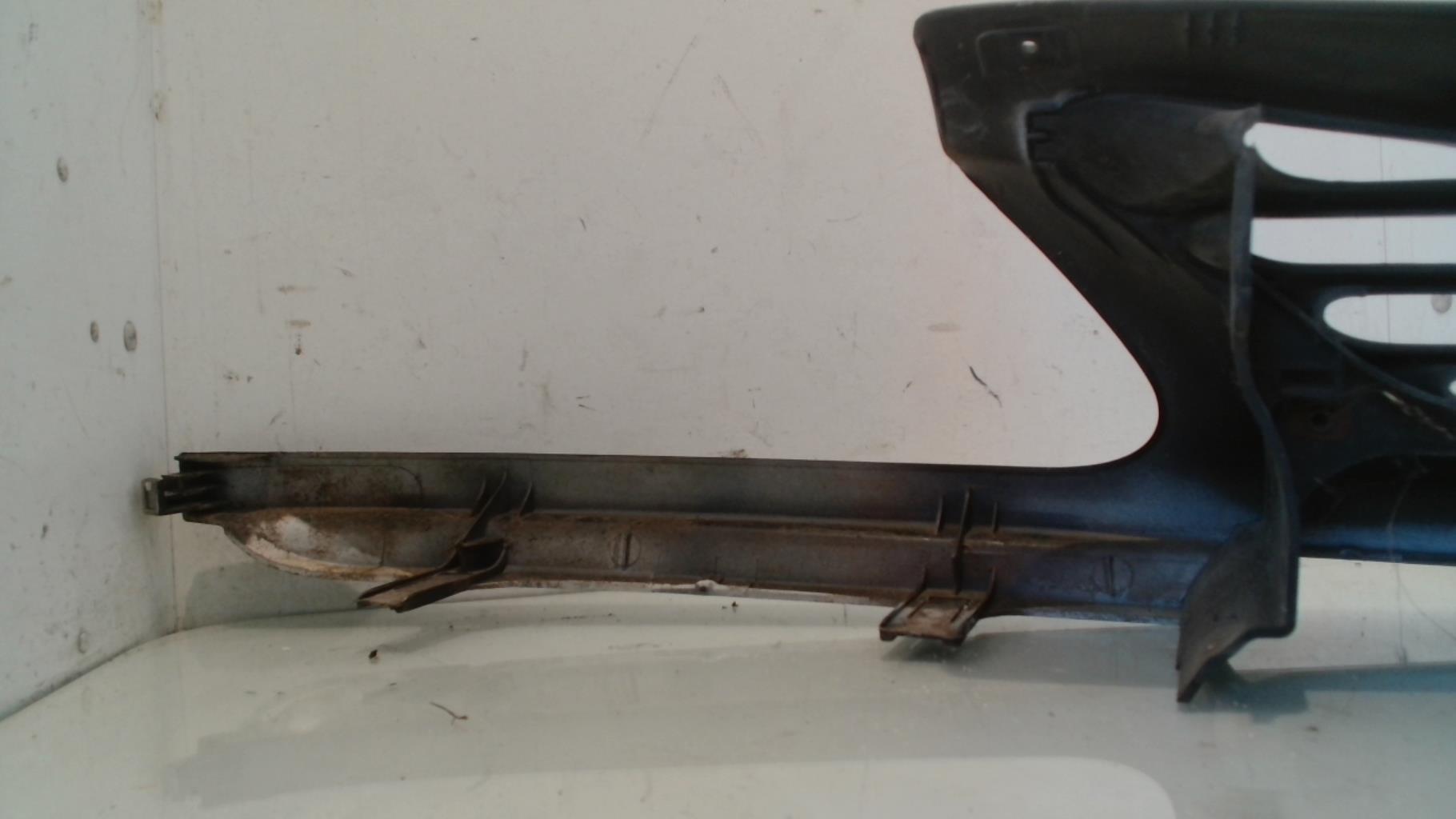 Calandre gauche RENAULT MEGANE 1 PHASE 1 Diesel - 1