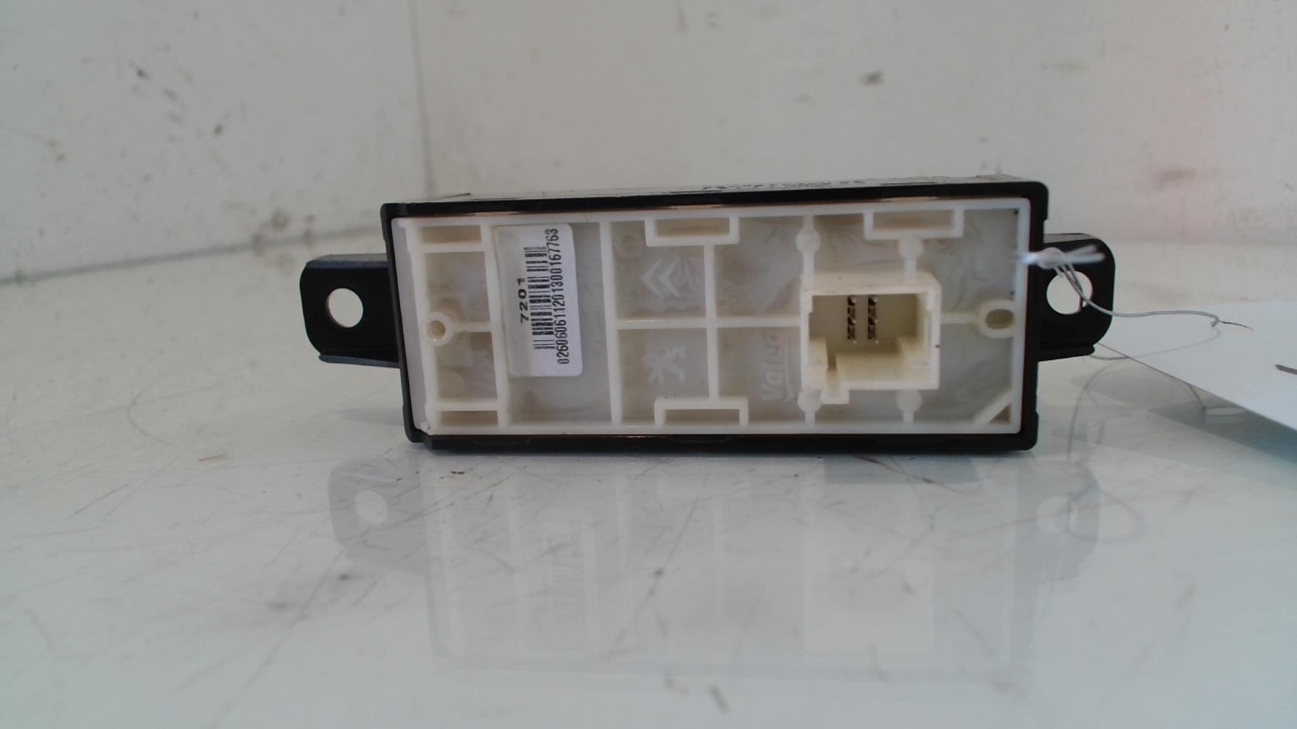 Commande GPS PEUGEOT 208 1 PHASE 1 Essence - 1