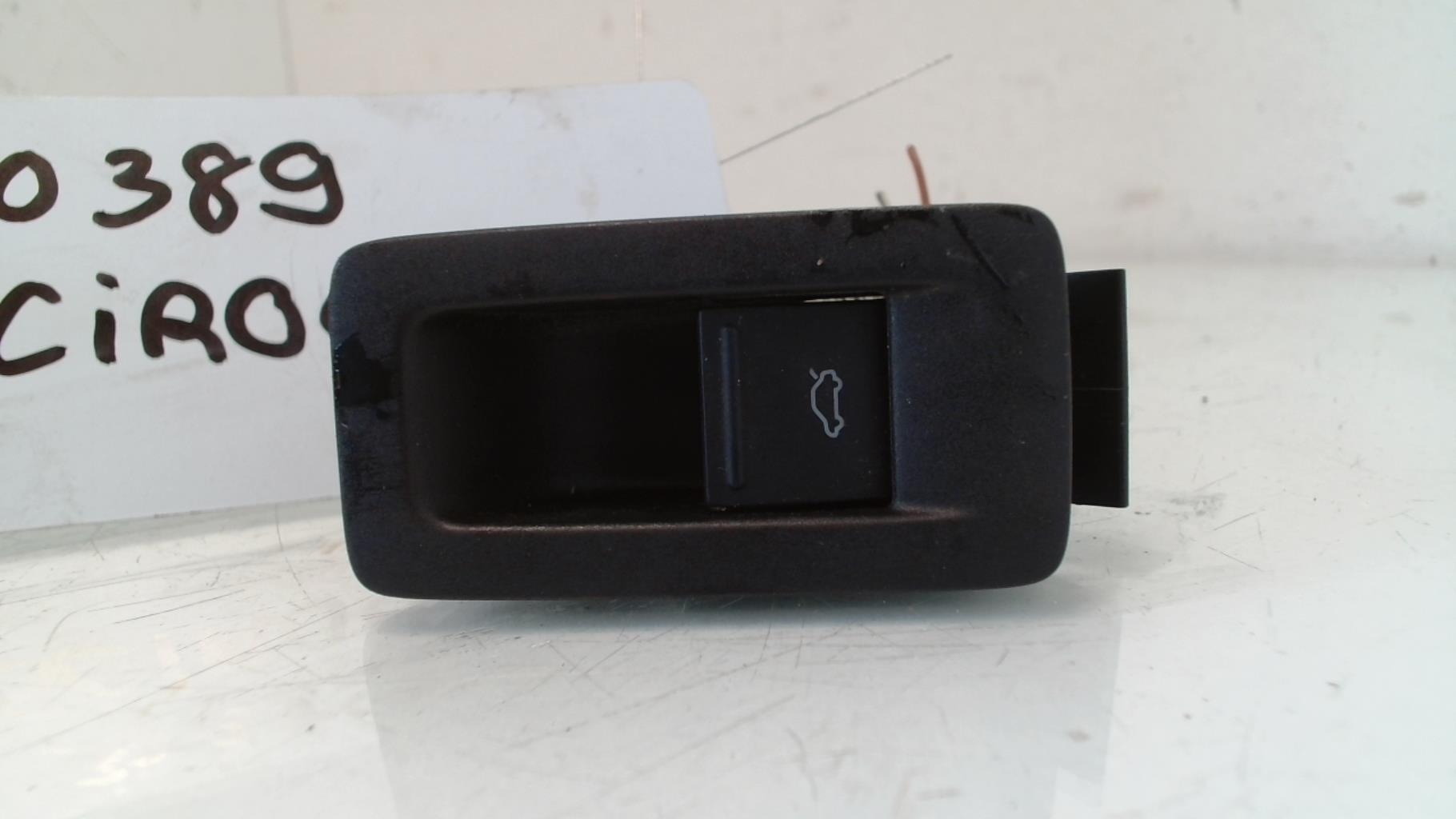 Bouton de coffre VOLKSWAGEN SCIROCCO 3 PHASE 1 COUPE Essence - 1