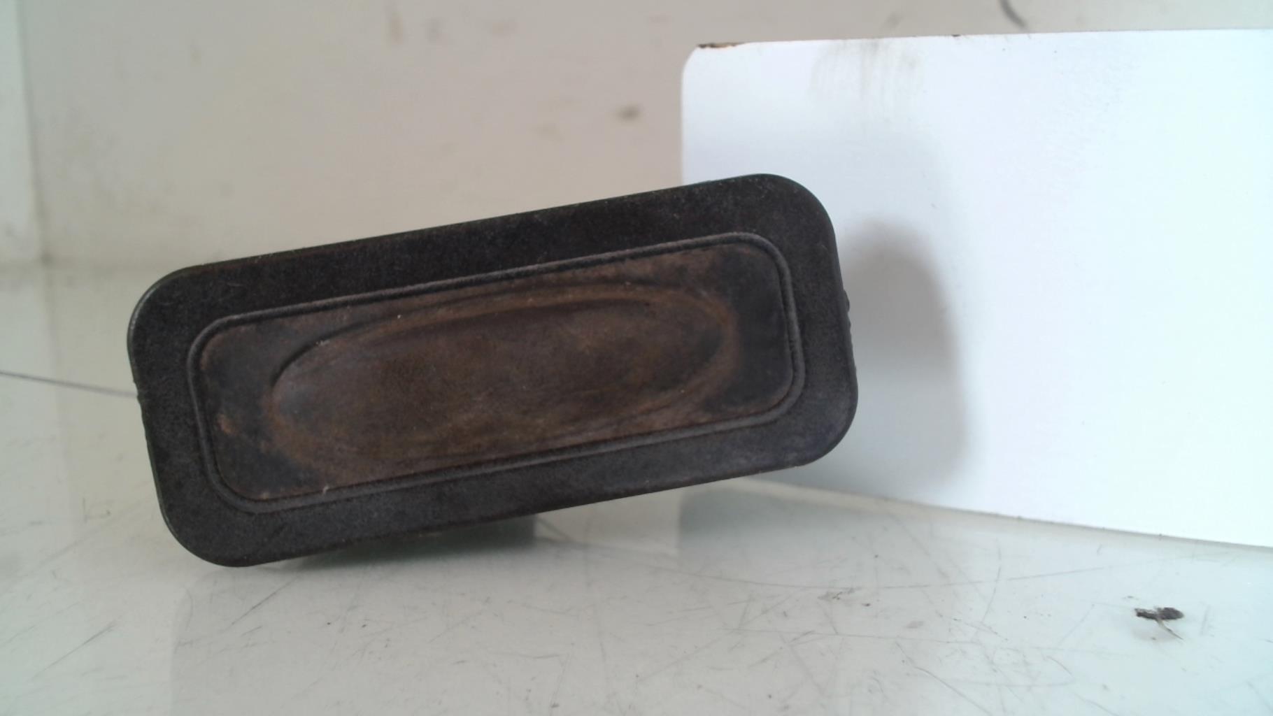 Bouton de coffre RENAULT MEGANE 2 PHASE 1 BREAK Essence - 1