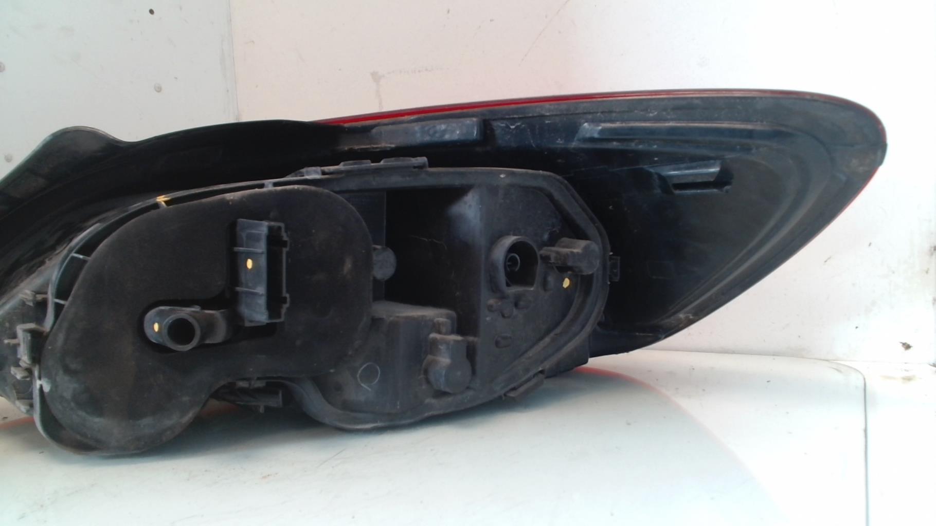 Fanale posteriore principale sinistro (luci) VOLKSWAGEN SCIROCCO 3 PHASE 1 COUPE Gasolina - 1