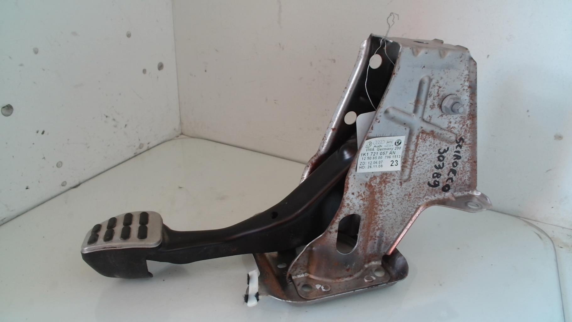 Pedale de frein VOLKSWAGEN SCIROCCO 3 PHASE 1 COUPE Essence - 1