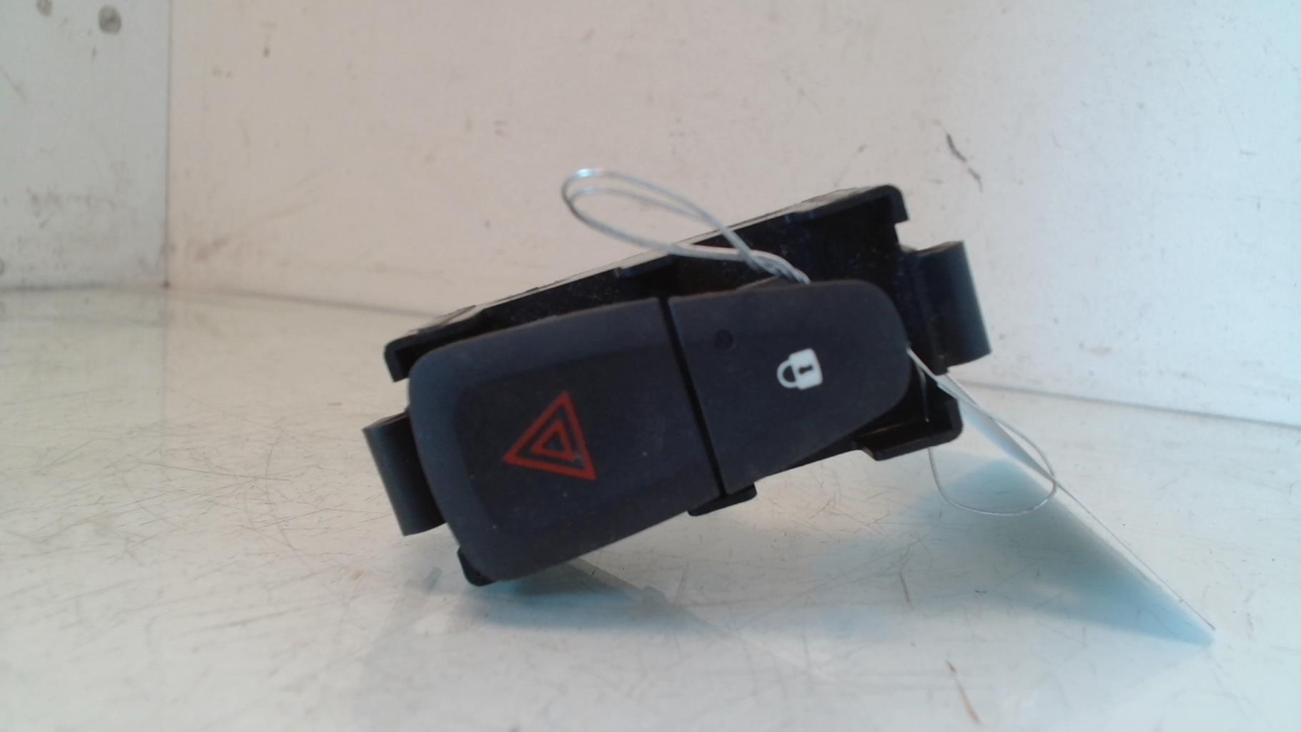 Bouton de warning DACIA DOKKER PHASE 1 Diesel - 1