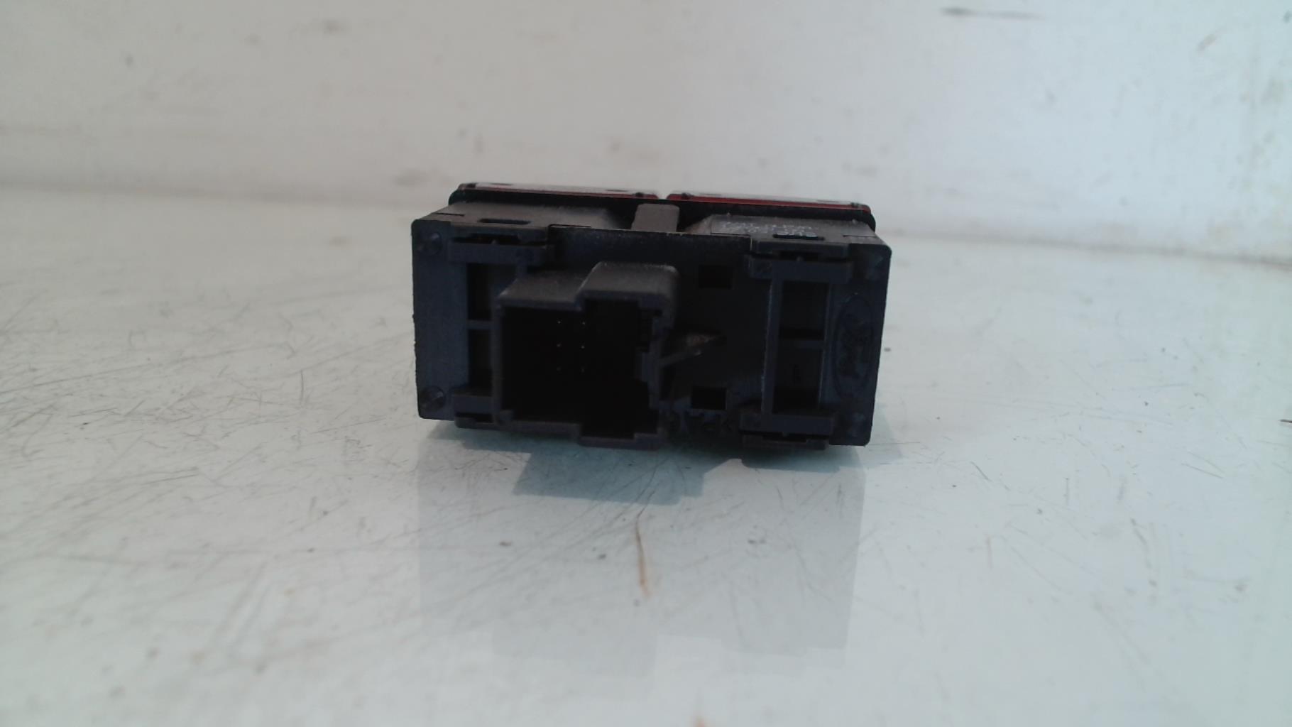 Bouton de warning FORD KUGA 1 Diesel - 1
