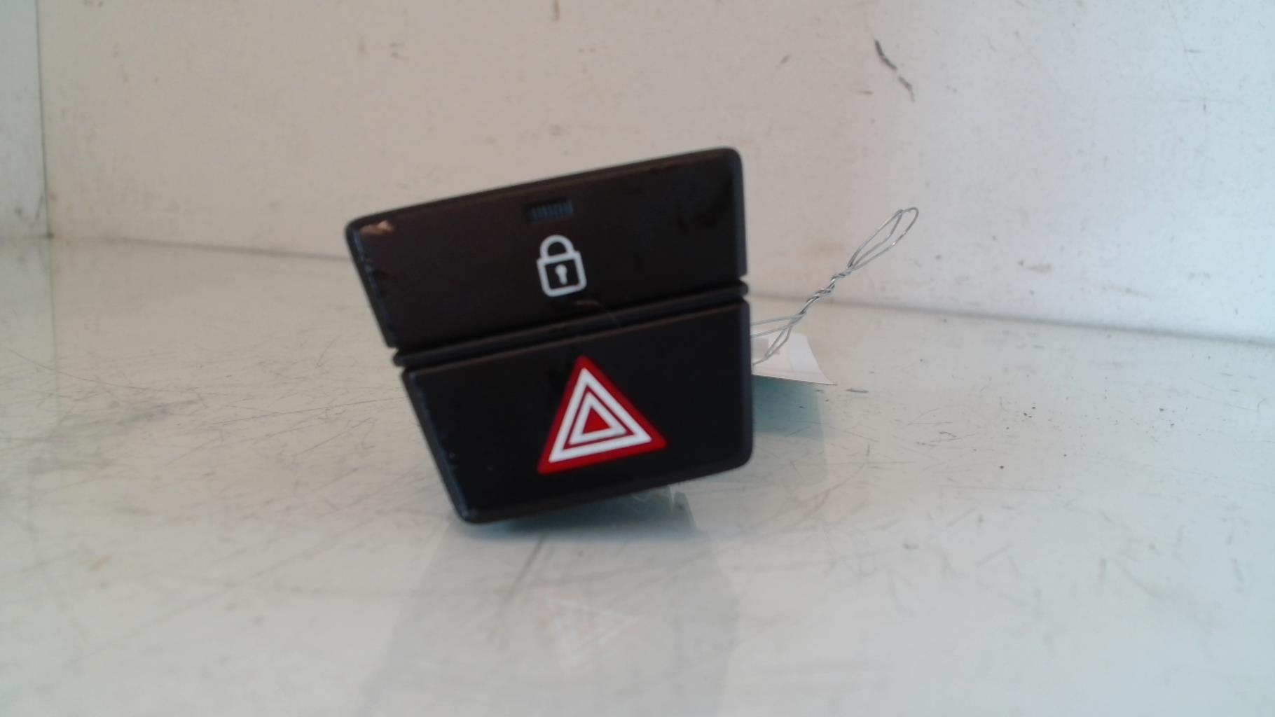Bouton de warning HYUNDAI I 20 2 PHASE 1  - 1