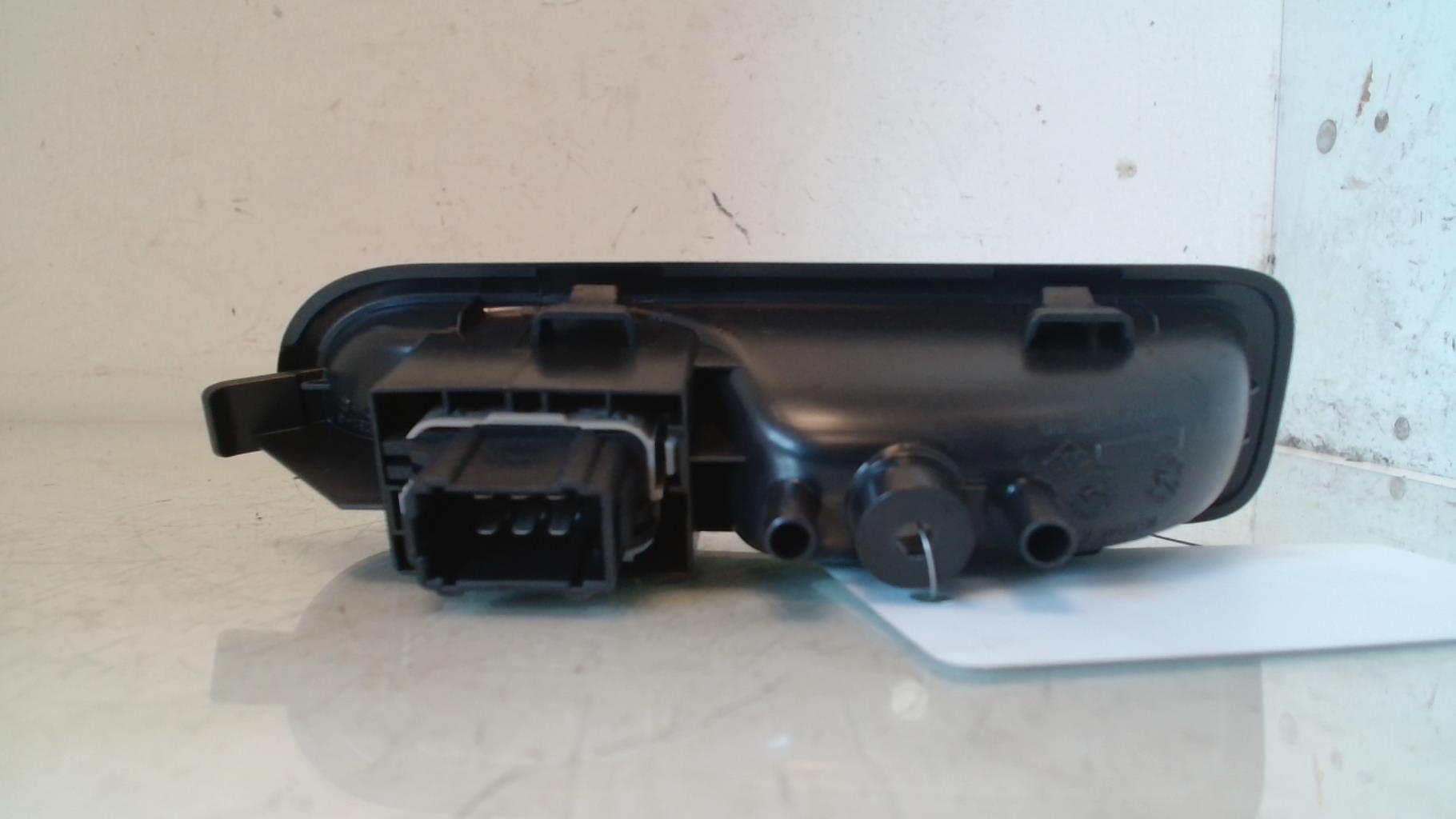 Interruttore lavacristalli posteriore sinistro RENAULT CLIO 3 PHASE 1 Diésel - 1