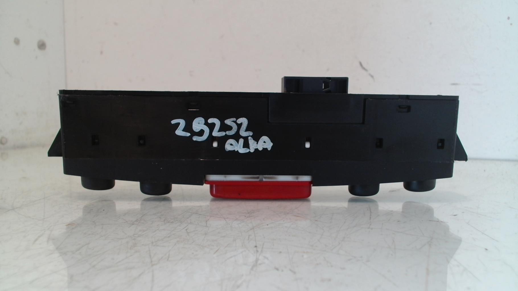 Bouton de warning ALFA ROMEO 147 PHASE 2 Diesel - 1