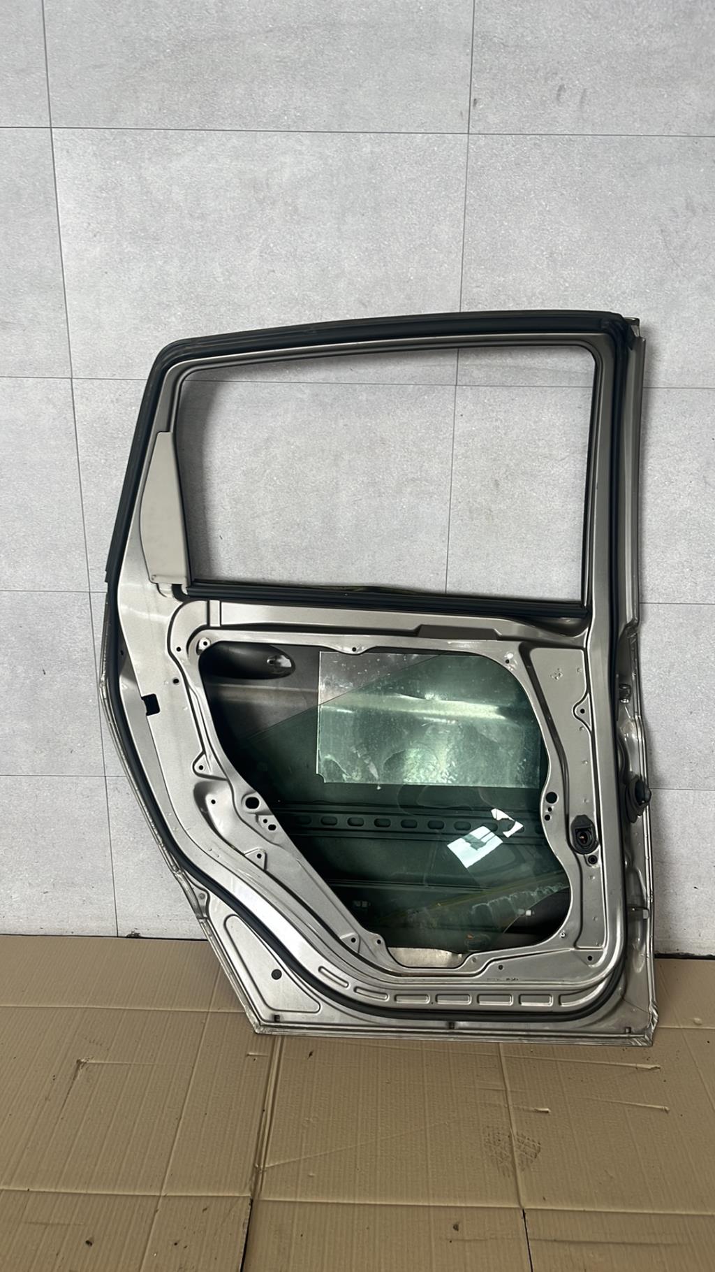 Portiera posteriore sinistra MERCEDES CLASSE B 245 PHASE 1 Diésel - 1