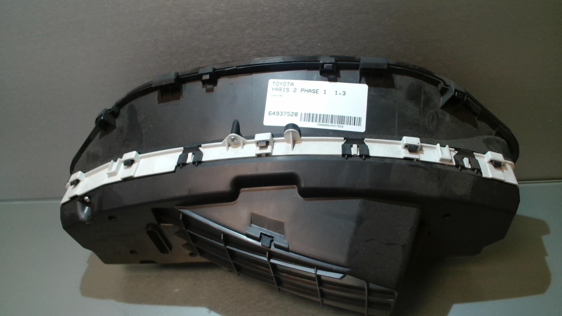 Compteur TOYOTA YARIS 2 PHASE 1 Essence - 1