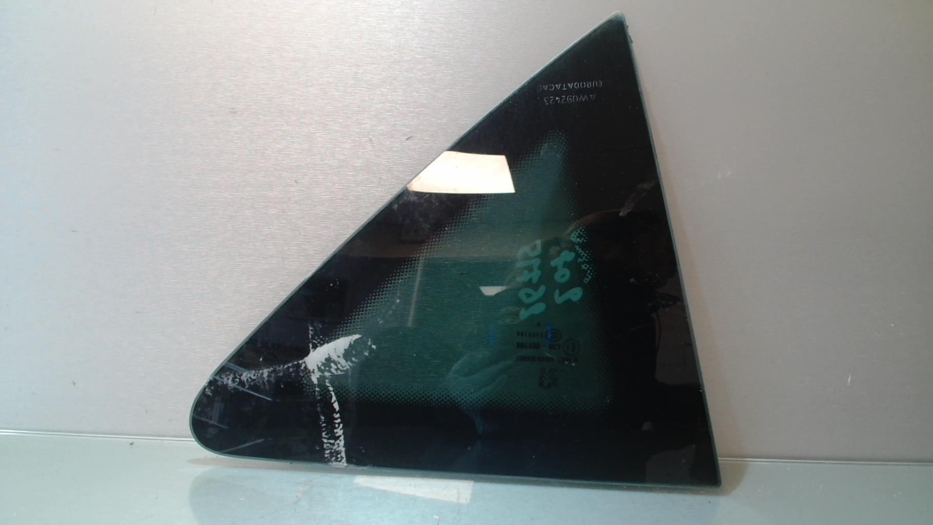 Ventanilla triangular trasera izquierda (puerta) PEUGEOT 207 PHASE 1 BREAK Diésel - 1