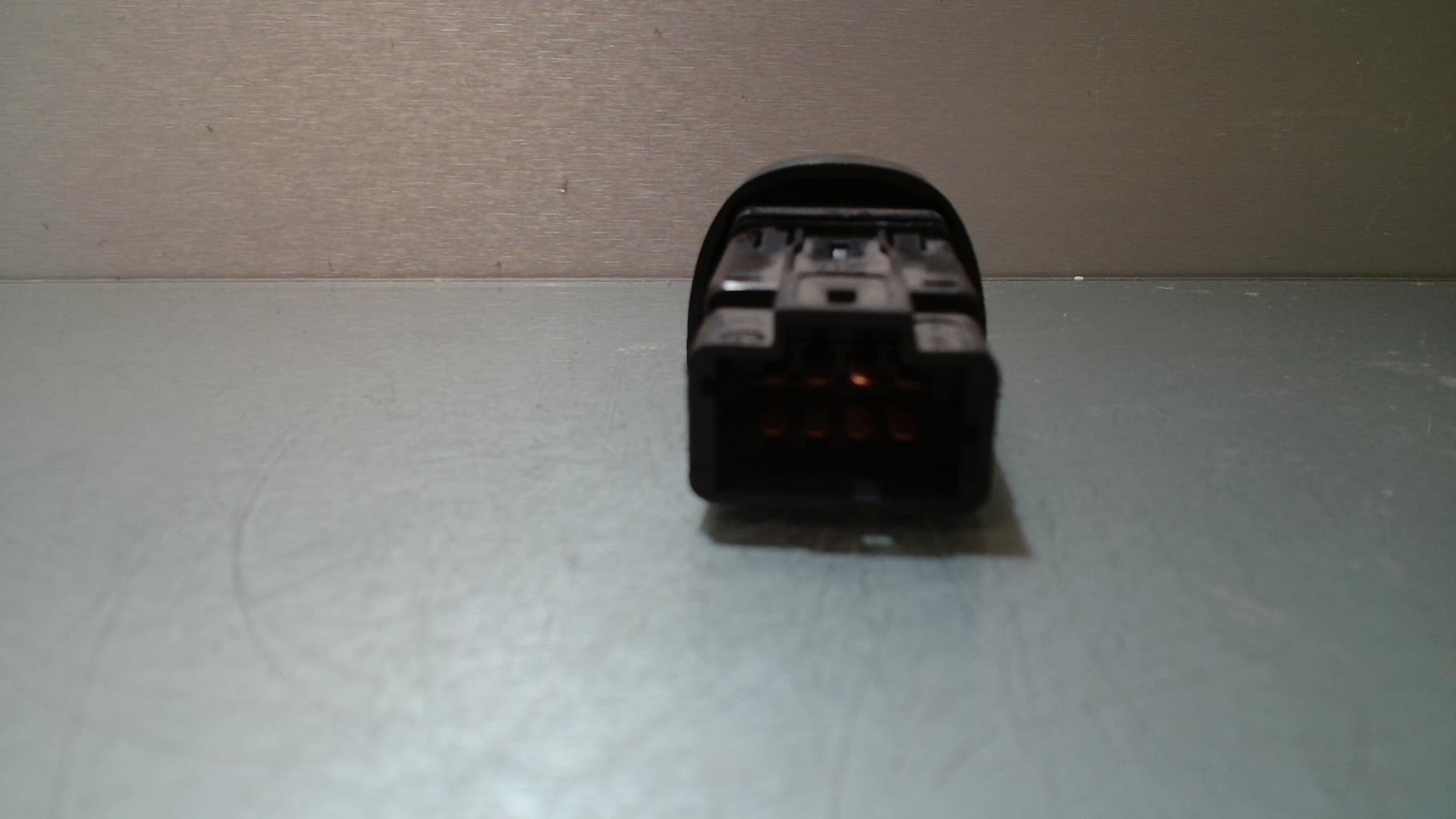 Bouton de warning VOLKSWAGEN GOLF 7 PHASE 2 Essence - 1