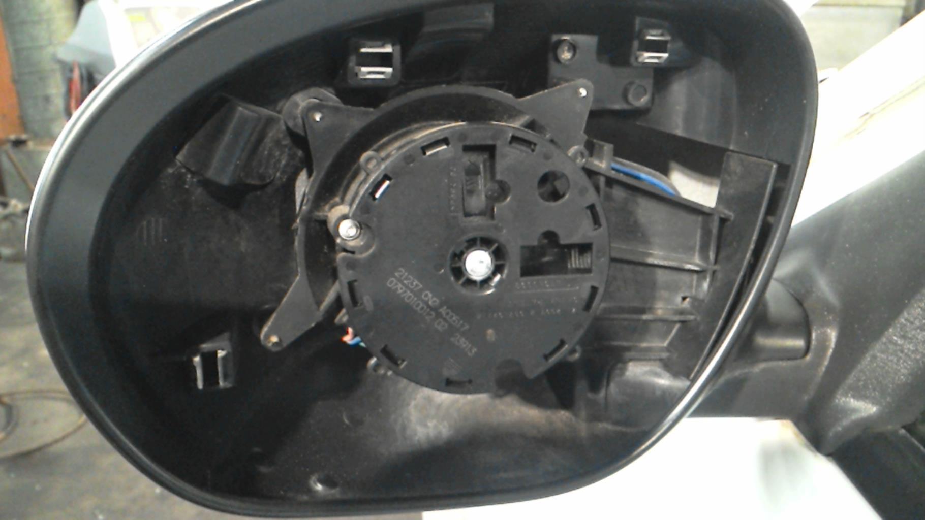 Specchietto retrovisore sinistro NISSAN JUKE 1 PHASE 2 Diésel - 1