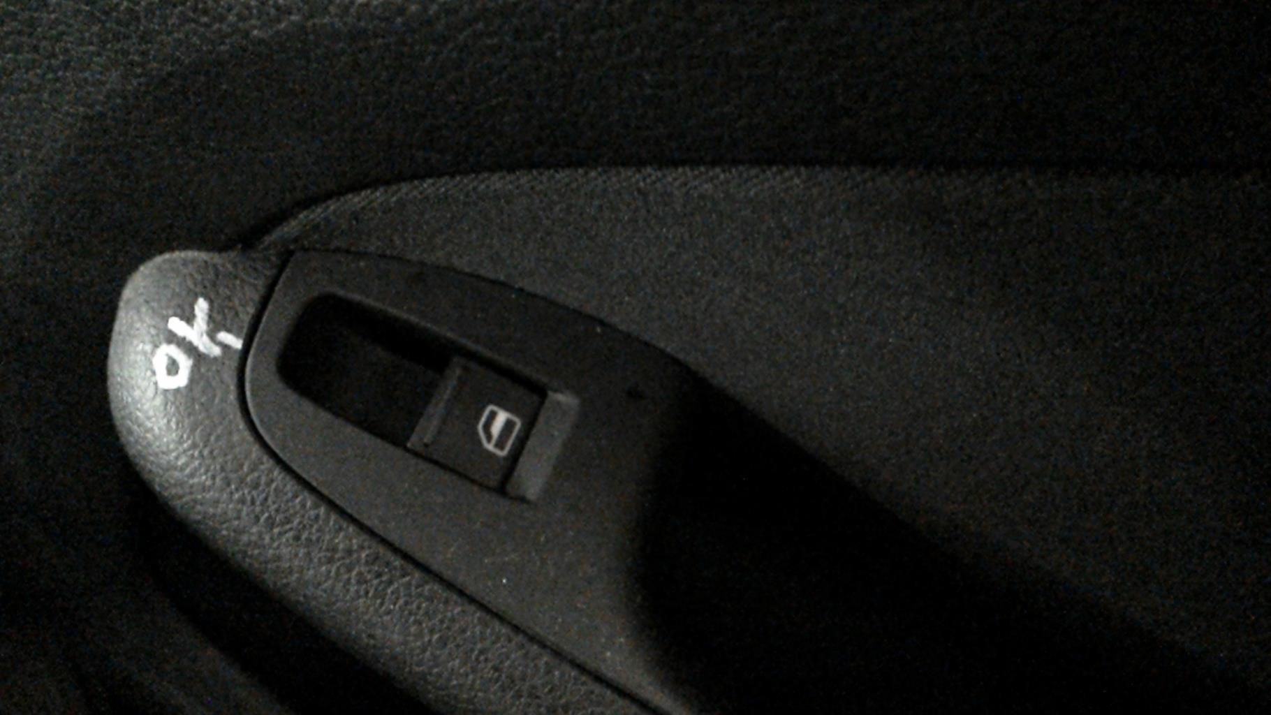 Interruttore lavacristalli anteriore destro VOLKSWAGEN JETTA 4 Diésel - 1