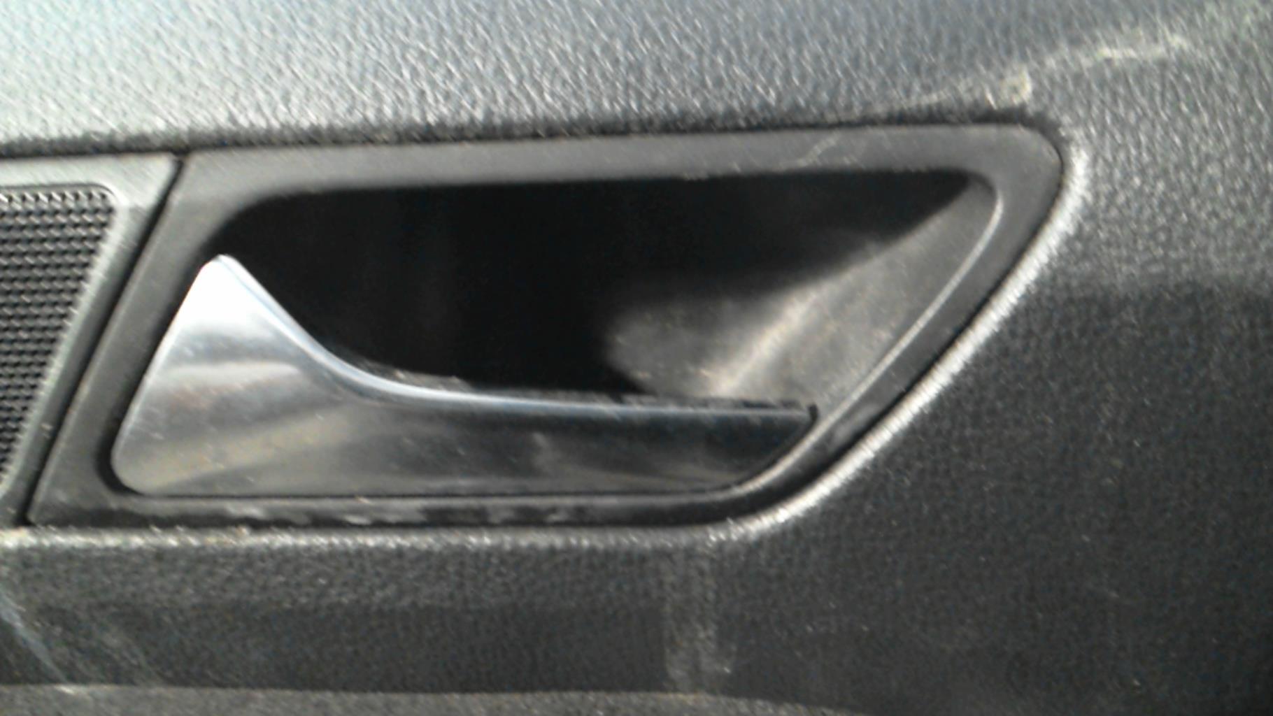 Maniglia interna posteriore sinistra VOLKSWAGEN JETTA 4 Diésel - 1