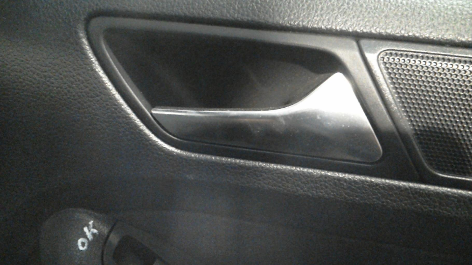 Maniglia interna posteriore destra VOLKSWAGEN JETTA 4 Diésel - 1