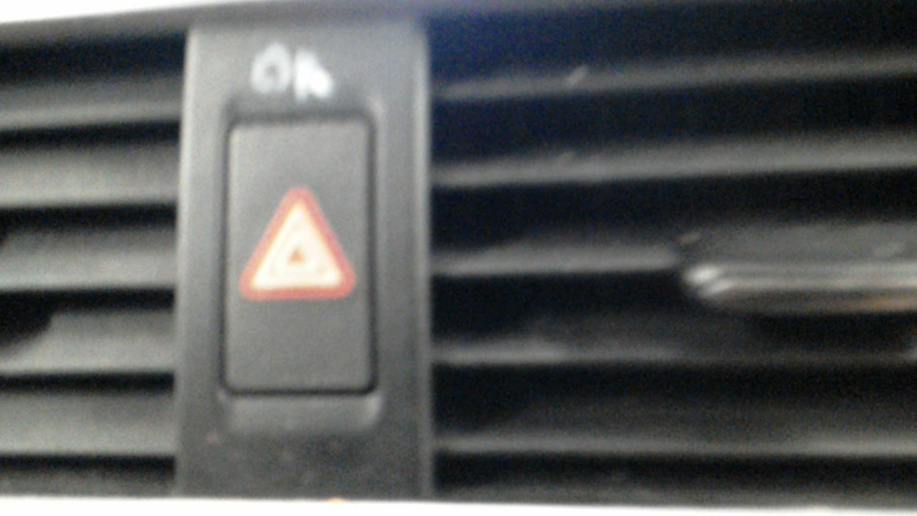 Bouton de warning VOLKSWAGEN JETTA 4 Diesel - 1