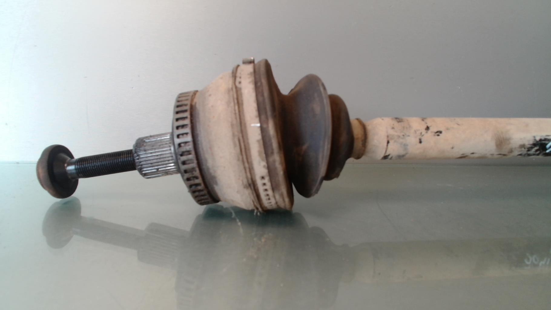Giunto cardanico albero di trasmissione destro VOLKSWAGEN PASSAT 4 PHASE 2 BREAK Diésel - 1