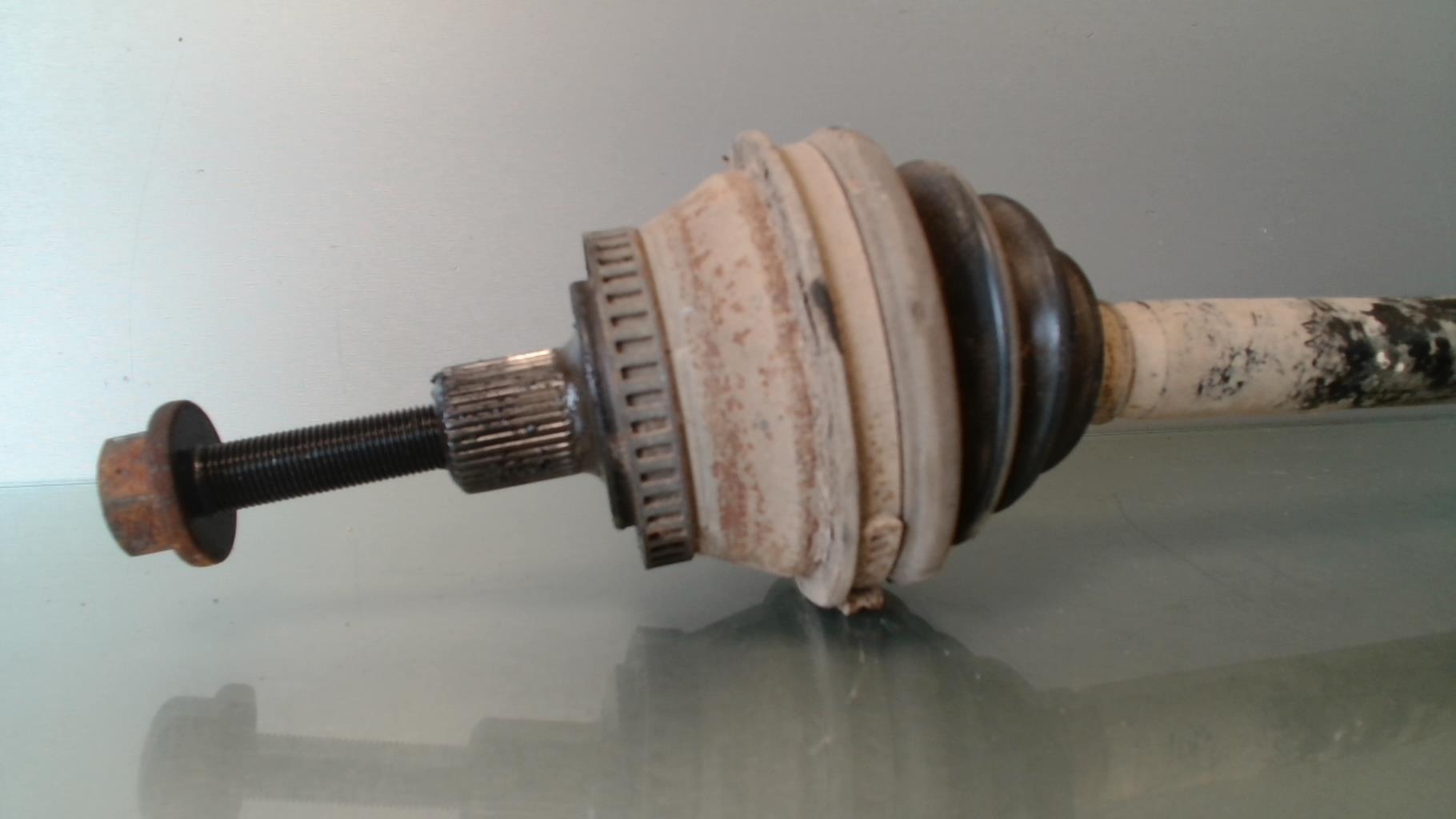 Giunto cardanico albero di trasmissione sinistro VOLKSWAGEN PASSAT 4 PHASE 2 BREAK Diésel - 1