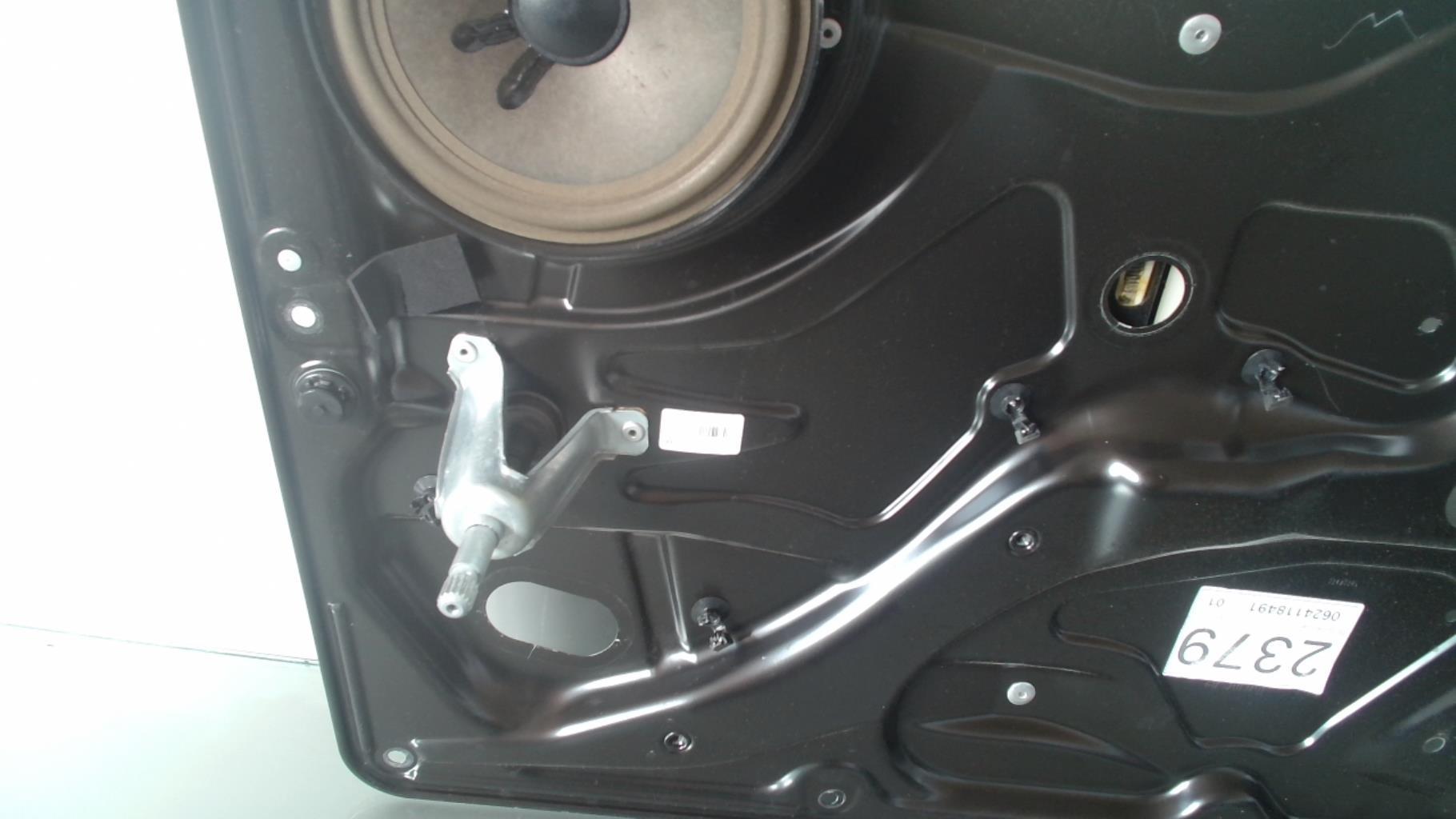 Alzacristalli manuale posteriore sinistro VOLKSWAGEN PASSAT 5 Diésel - 1