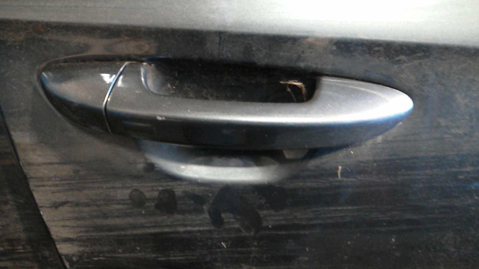 Maniglia portiera anteriore destra VOLKSWAGEN PASSAT 5 CC COUPE Diésel - 1