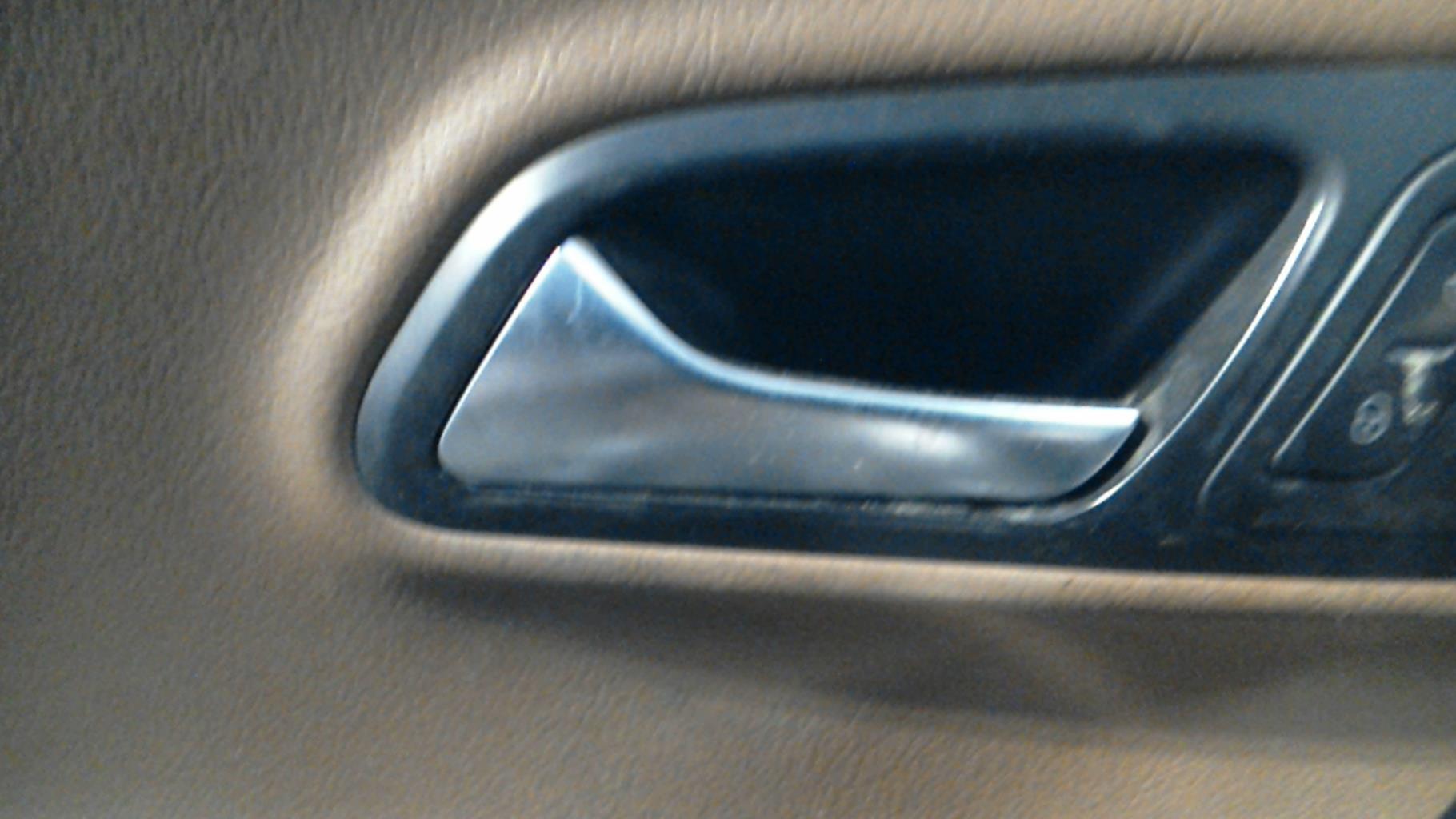 Maniglia interna anteriore sinistra VOLKSWAGEN PASSAT 5 CC COUPE Diésel - 1
