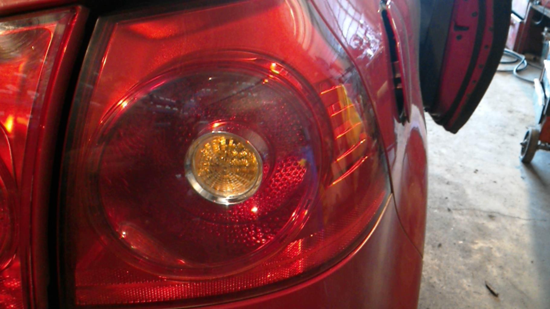 Fanale posteriore principale destro (luci) VOLKSWAGEN GOLF 5 Gasolina - 1