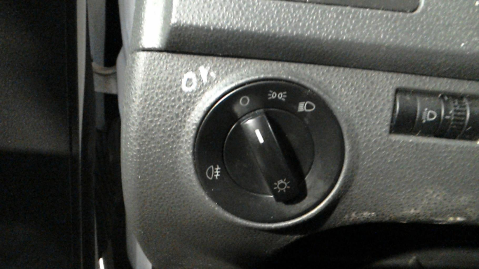 Commande de phare VOLKSWAGEN POLO 4 PHASE 2 Diesel - 1