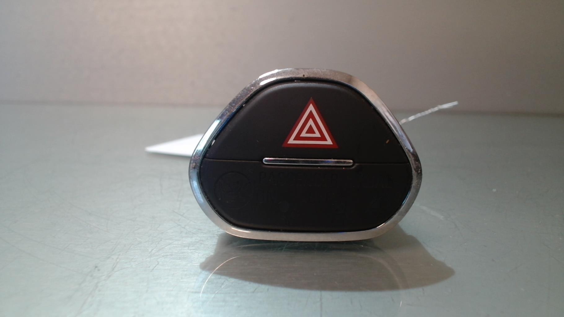 Bouton de warning OPEL CORSA E Essence - 1