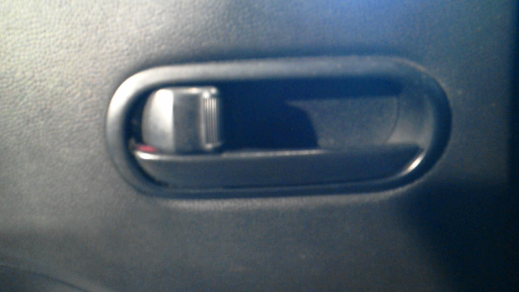 Poignee interieur arriere gauche MAZDA 2 2 PHASE 1 Diesel - 1
