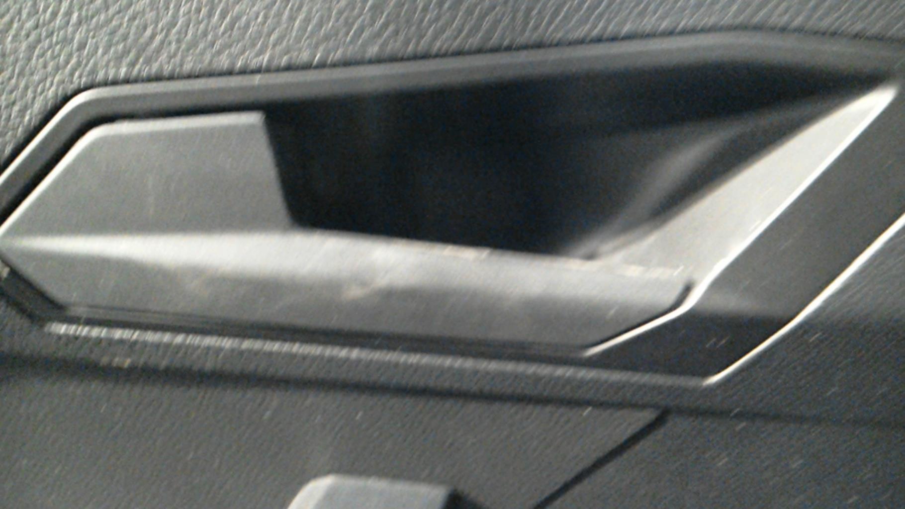 Maniglia interna posteriore sinistra SEAT IBIZA 5 PHASE 1 Gasolina - 1