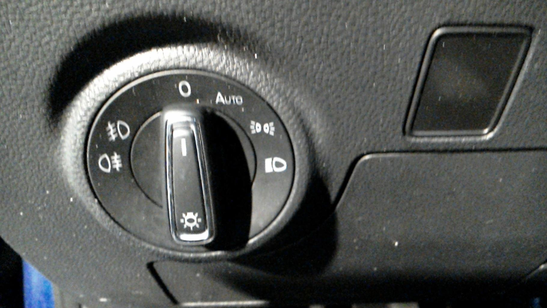 Commande de phare SEAT IBIZA 5 PHASE 1 Essence - 1