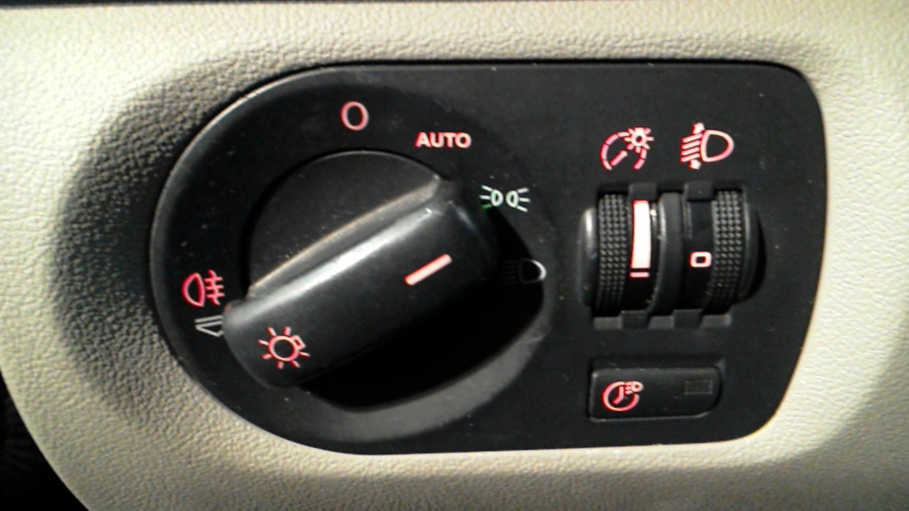 Commande de phare AUDI A3 2 SPORTBACK PHASE 1 Diesel - 1