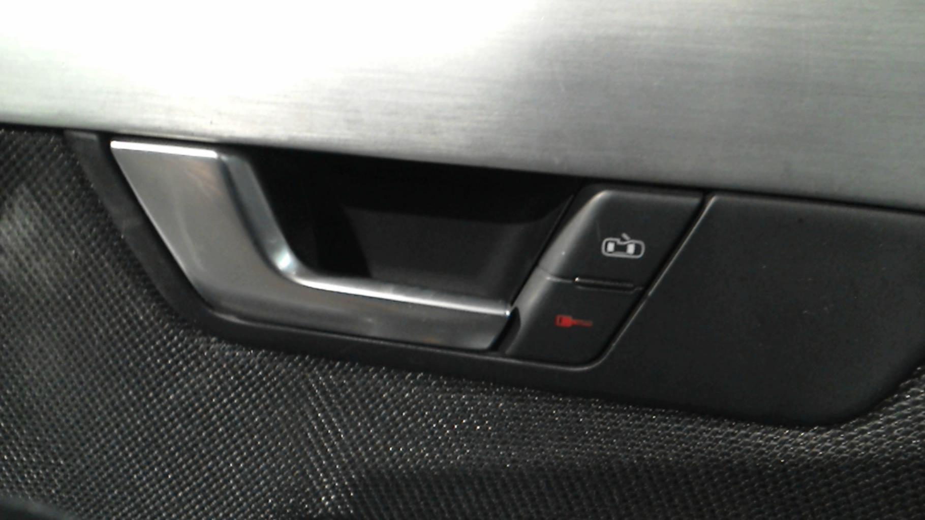 Poignee interieur avant gauche AUDI A4 2 AVANT PHASE 2 BREAK Diesel - 1