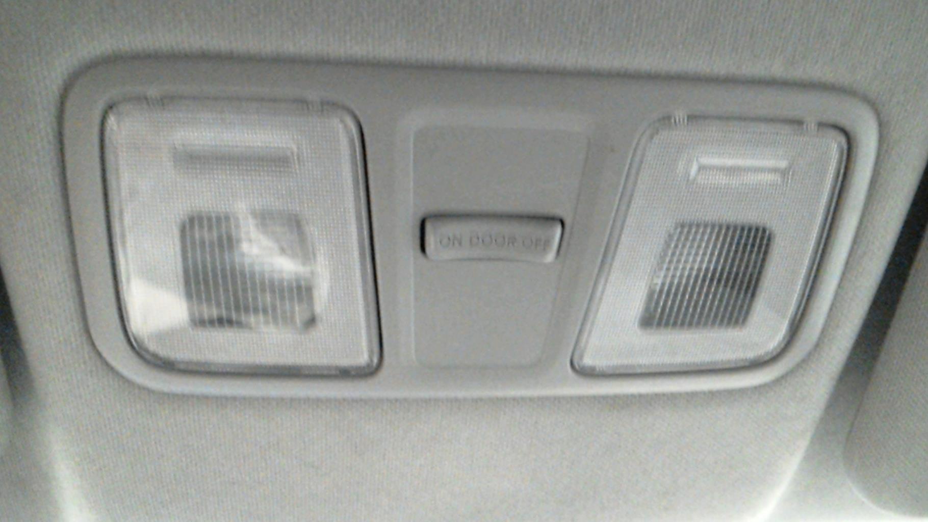 Eclairage de plafonnier HYUNDAI I 20 2 PHASE 1 Essence - 1