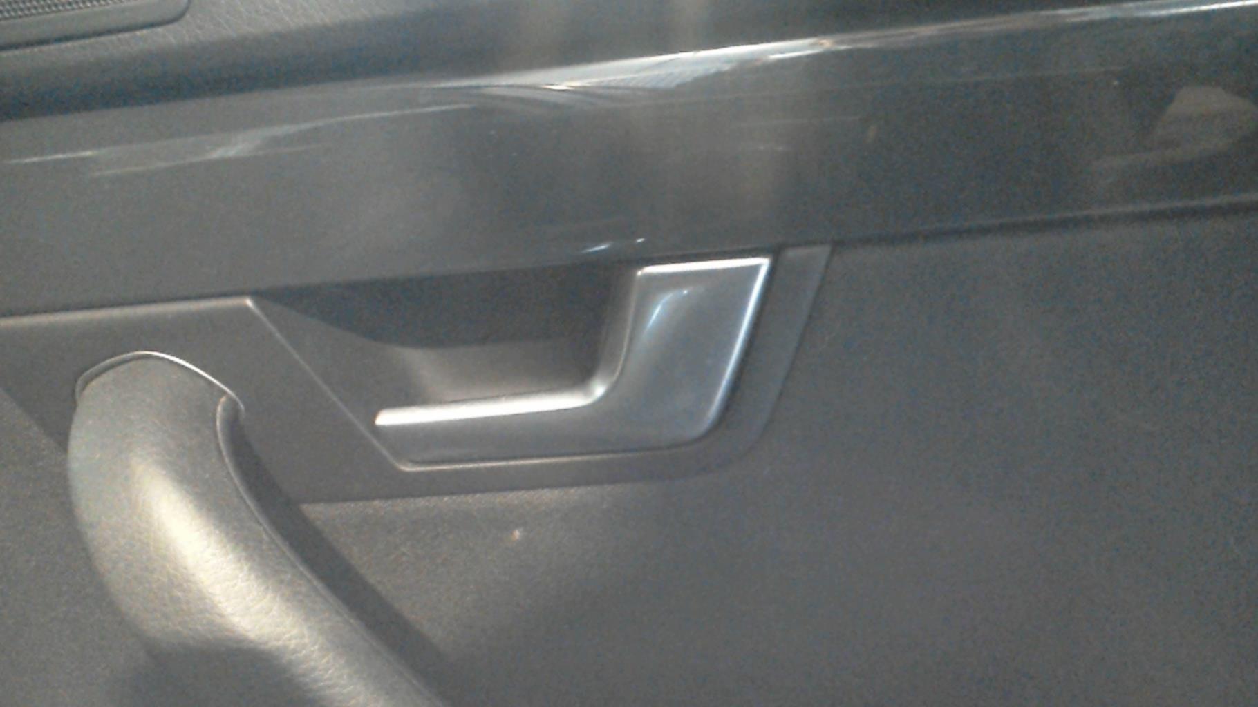 Poignee interieur arriere droit AUDI A4 2 PHASE 1 Diesel - 1