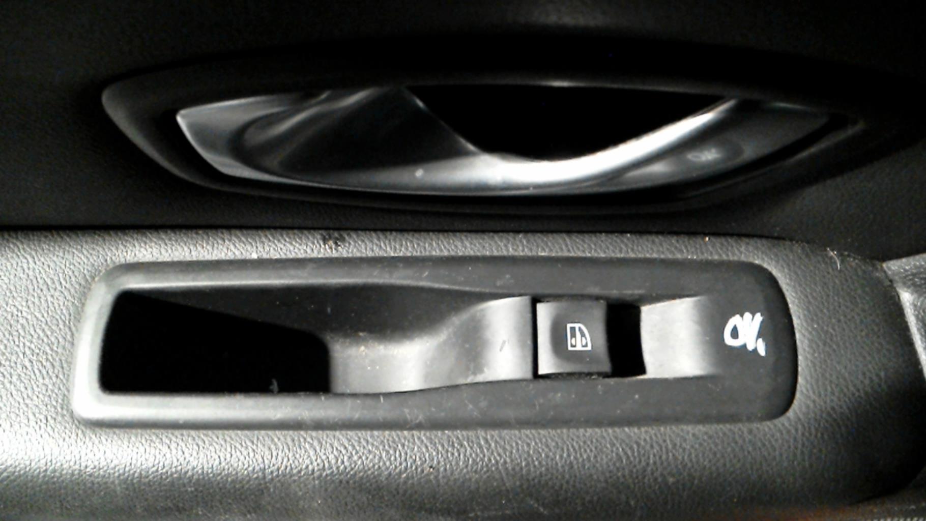Interruttore lavacristalli posteriore sinistro RENAULT LAGUNA 3 PHASE 1 BREAK Diésel - 1