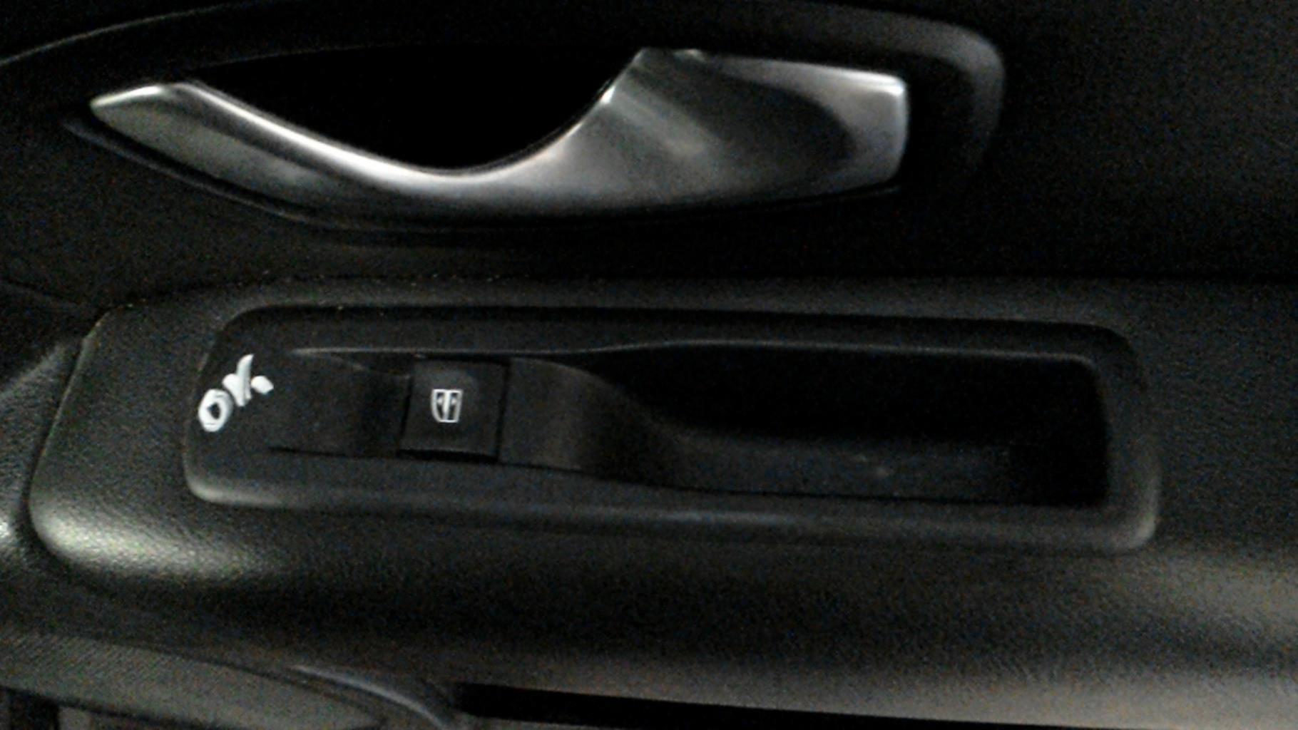Interruttore lavacristalli posteriore destro RENAULT LAGUNA 3 PHASE 1 BREAK Diésel - 1