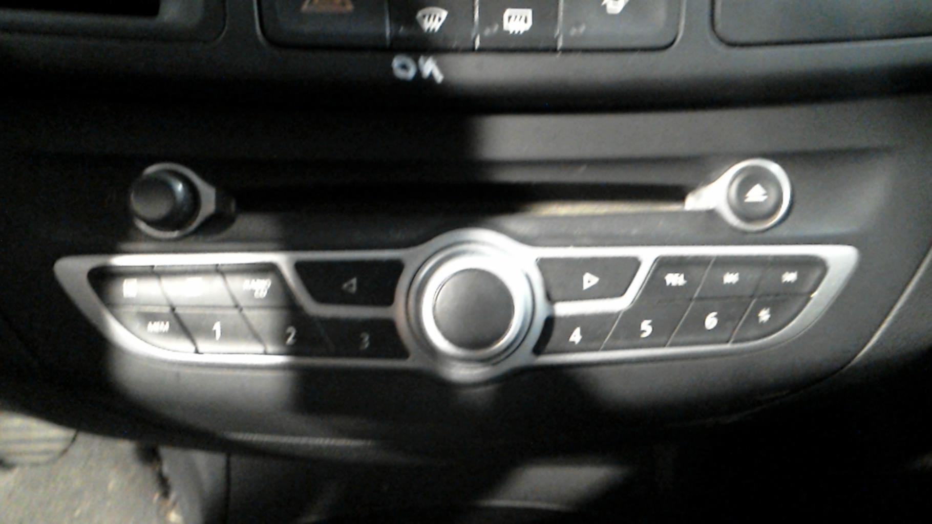 Autoradio originale RENAULT LAGUNA 3 PHASE 1 BREAK Diésel - 1