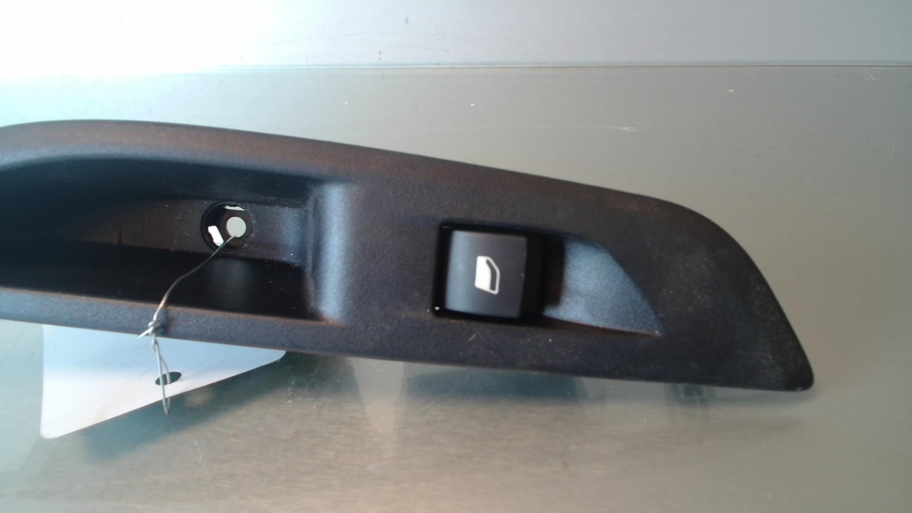 Interruttore lavacristalli posteriore destro PEUGEOT 208 2 Gasolina - 1