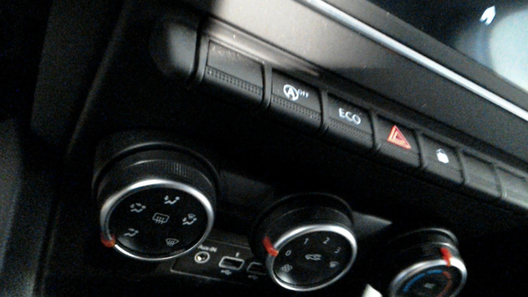 Interruttore luci emergenza RENAULT CLIO 5 PHASE 1 Diésel - 1