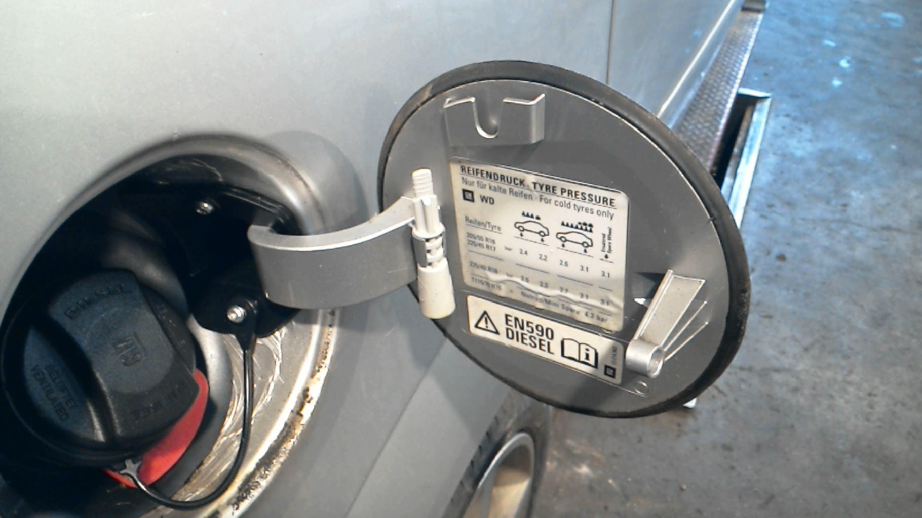 Trappe d'essence OPEL ZAFIRA B PHASE 1 Diesel - 1