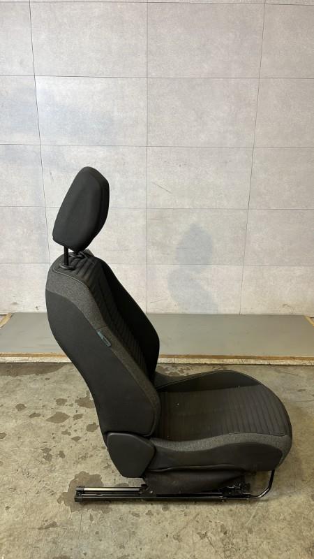 Sedile lato guida PEUGEOT 208 2 Gasolina - 1