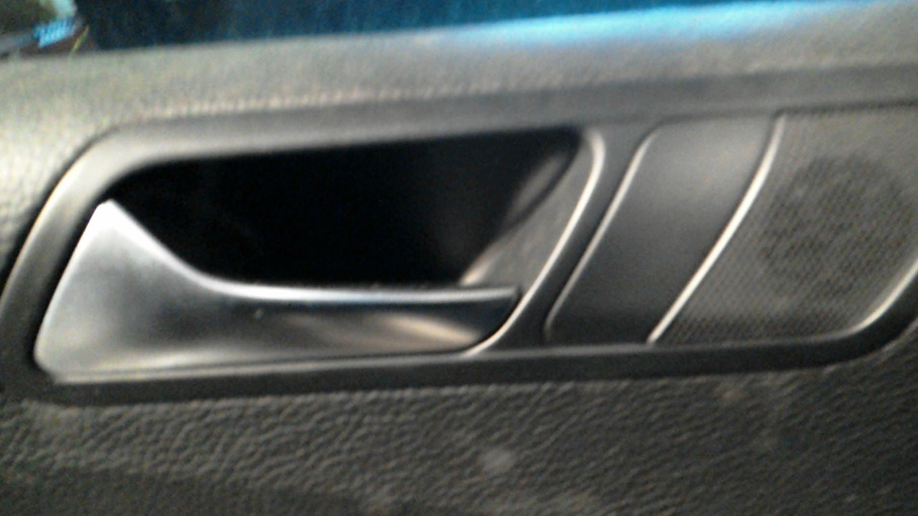 Maniglia interna posteriore sinistra VOLKSWAGEN PASSAT 6 Diésel - 1