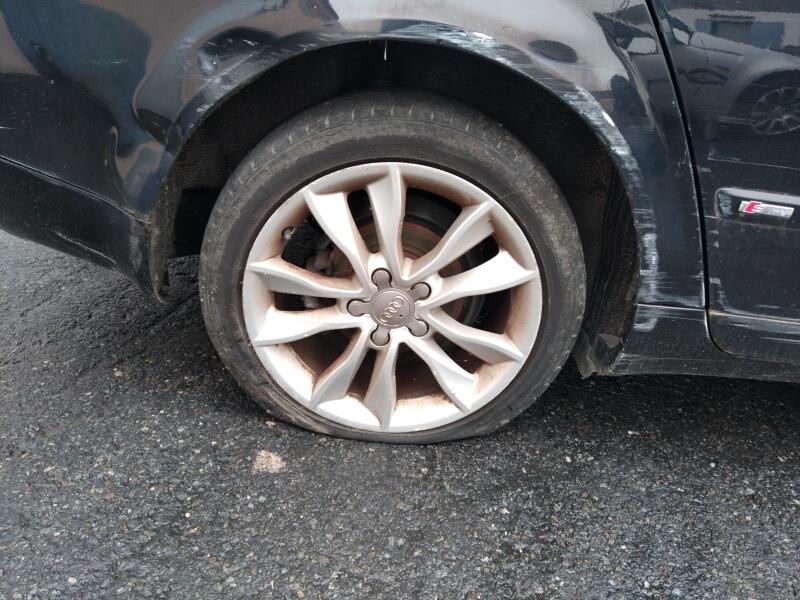 Moyeu avant droit AUDI A4 2 PHASE 1 Essence - 1