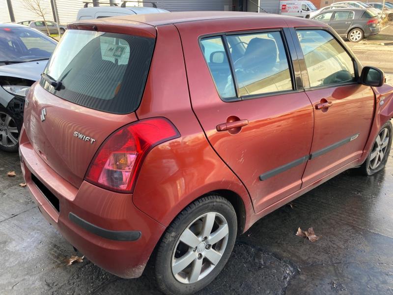 Vitre avant gauche SUZUKI SWIFT 3 Diesel - 1