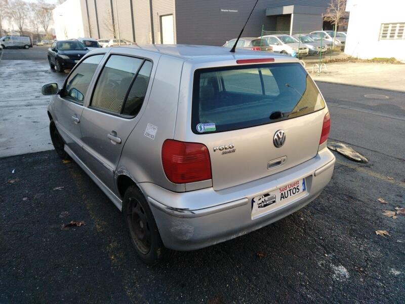 Calandre VOLKSWAGEN POLO 3 PHASE 2 Essence - 1