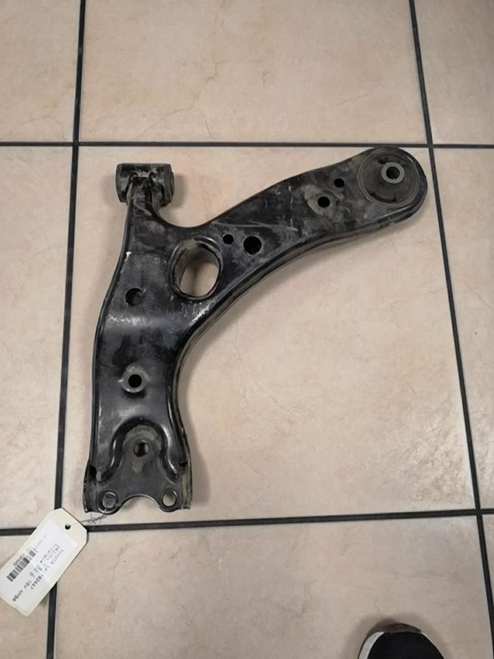 Triangle avant droit TOYOTA PRIUS+ Essence/Hybride - 1