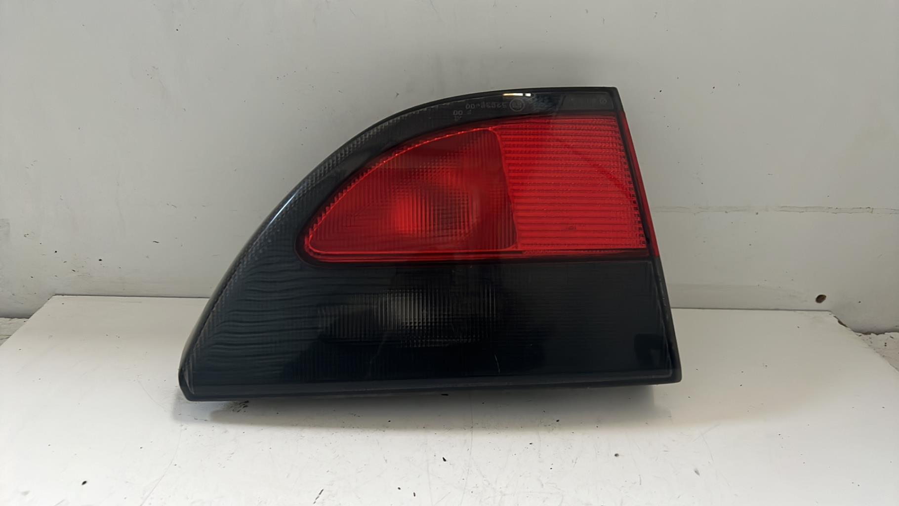 Feu arriere secondaire gauche (feux) RENAULT MEGANE 1 PHASE 1 Essence - 1