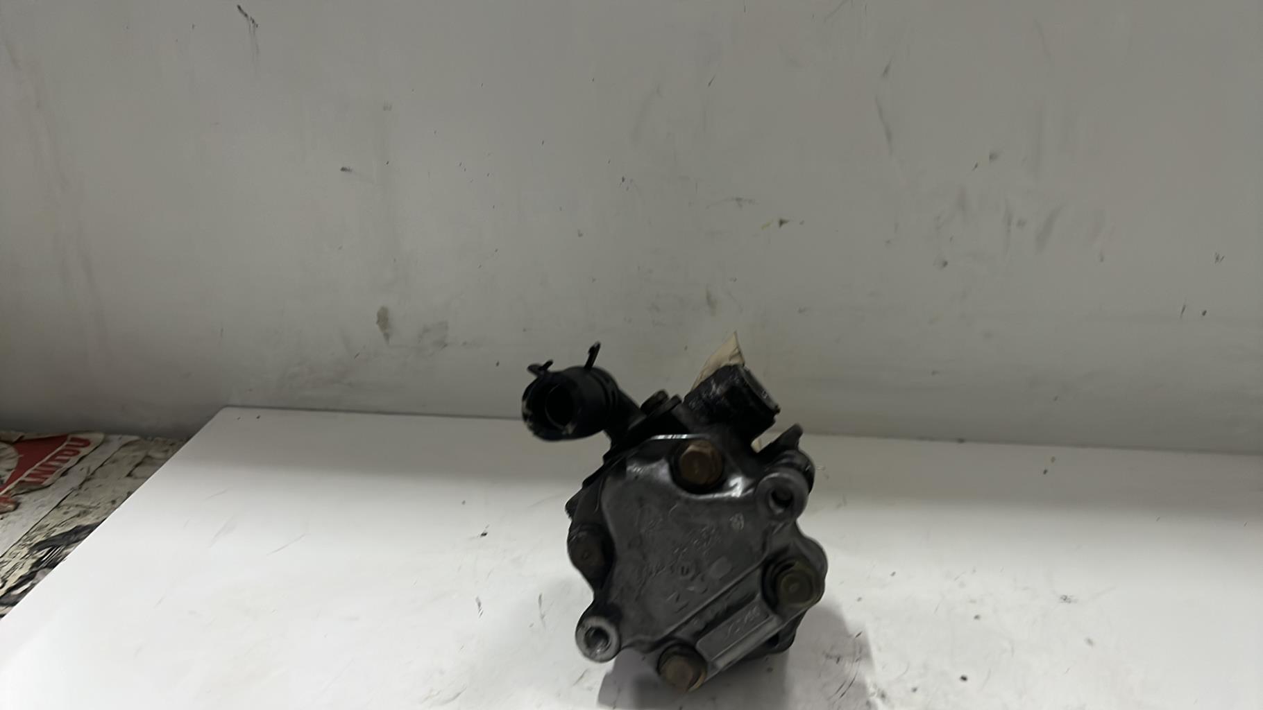 Pompe de direction VOLKSWAGEN GOLF 4 Diesel - 1