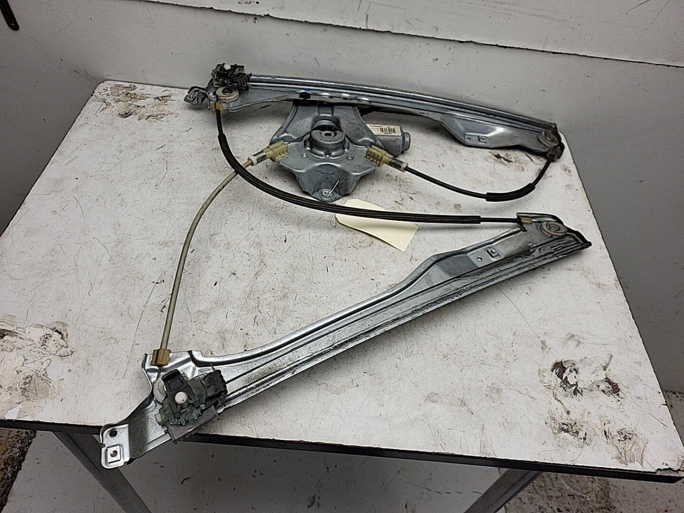 Leve vitre electrique avant droit RENAULT CLIO 2 PHASE 1 Essence - 1